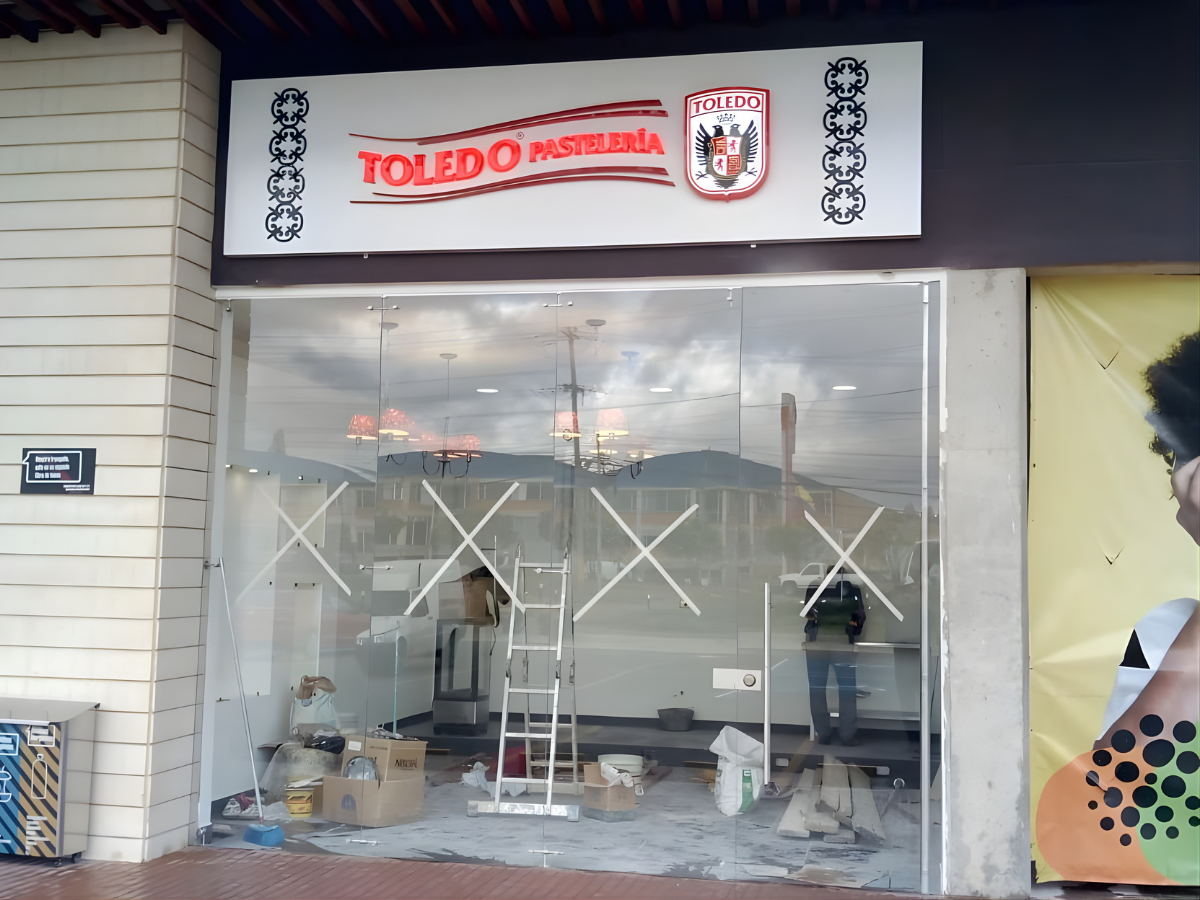 Letras y logos en acrilico