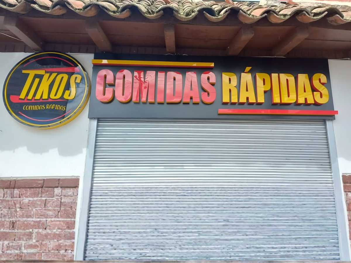 Letras en acrilico con soporte en alucobon