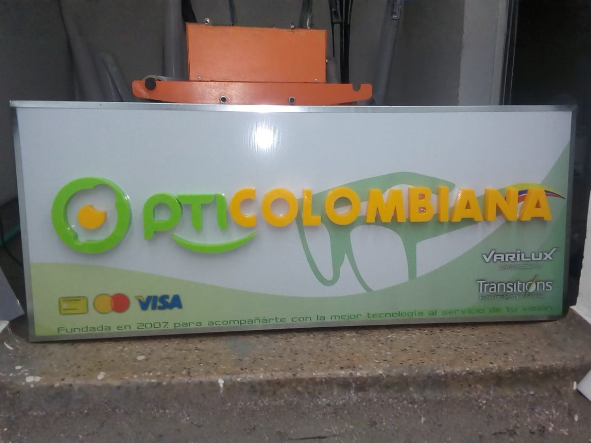 Letras en acrilico con soporte en alucobon